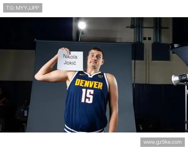 约基奇休赛期体重管理引关注:自律与争议并存的 五花肉 进化史(2) 约基奇休赛期体重管理引关注:自律与争议并存的 五花肉 进化史(2)